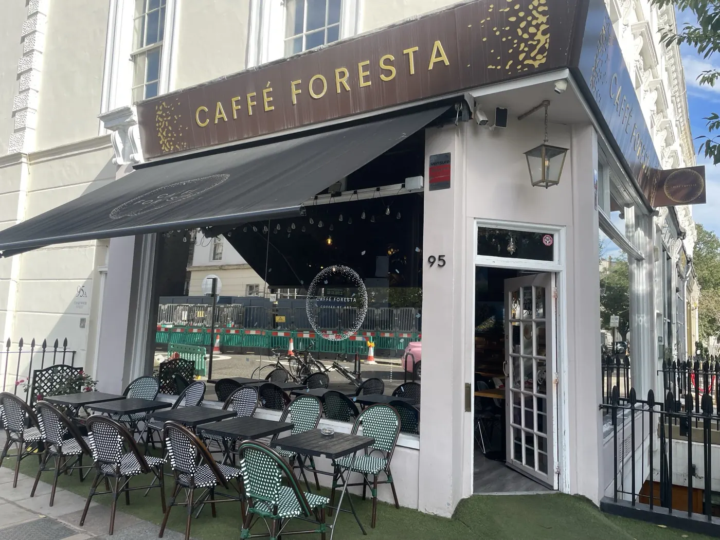 Caffé Foresta's corner, in daylight